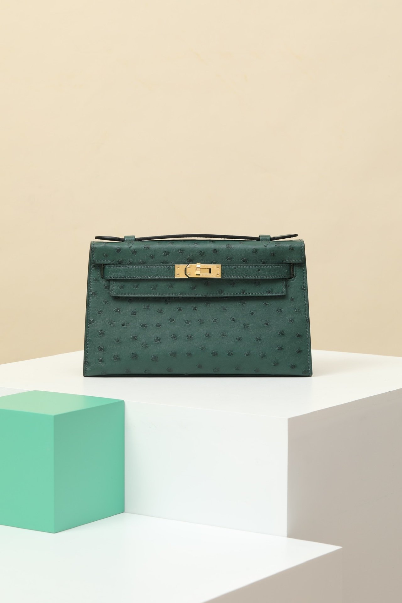 Hermès Mini Kelly 22, Generation I detail image 1 sourced from womanlvbag.com
