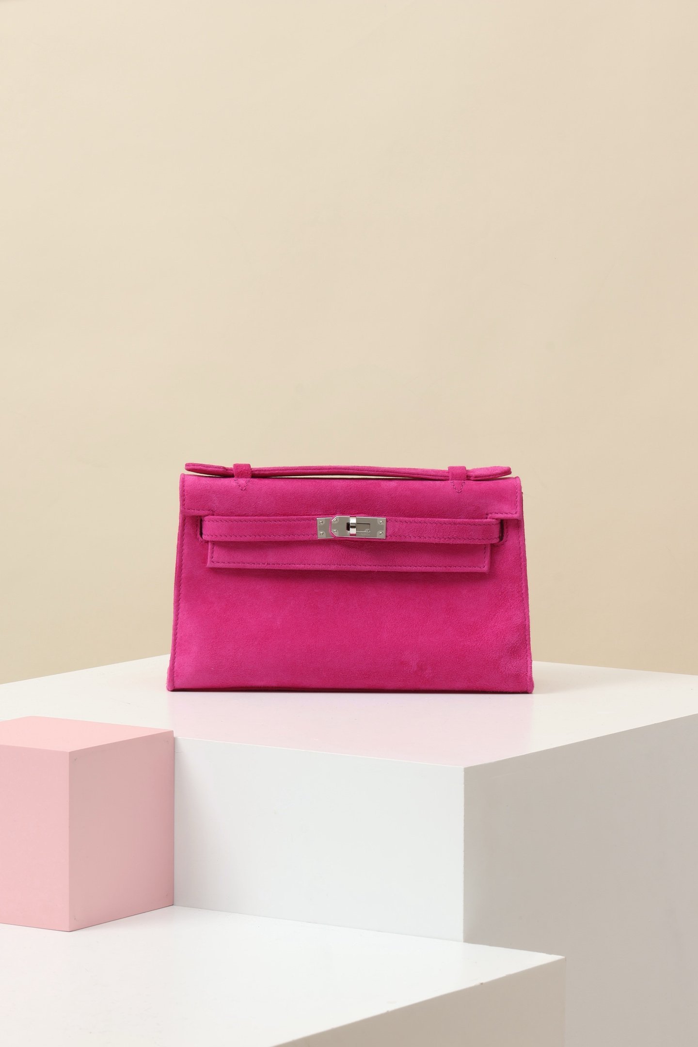 Hermès Mini Kelly 22 (Generation I) detail image 1 sourced from womanlvbag.com