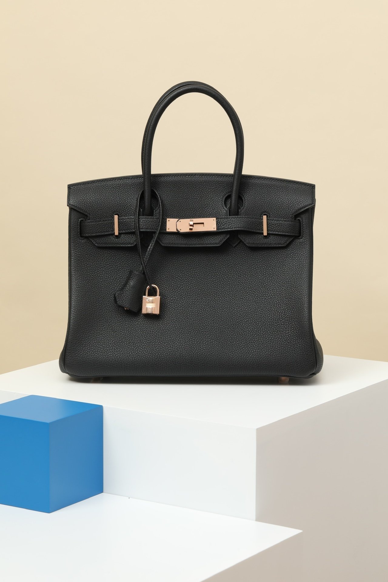 Hermès Birkin 30 detail image 1 sourced from womanlvbag.com