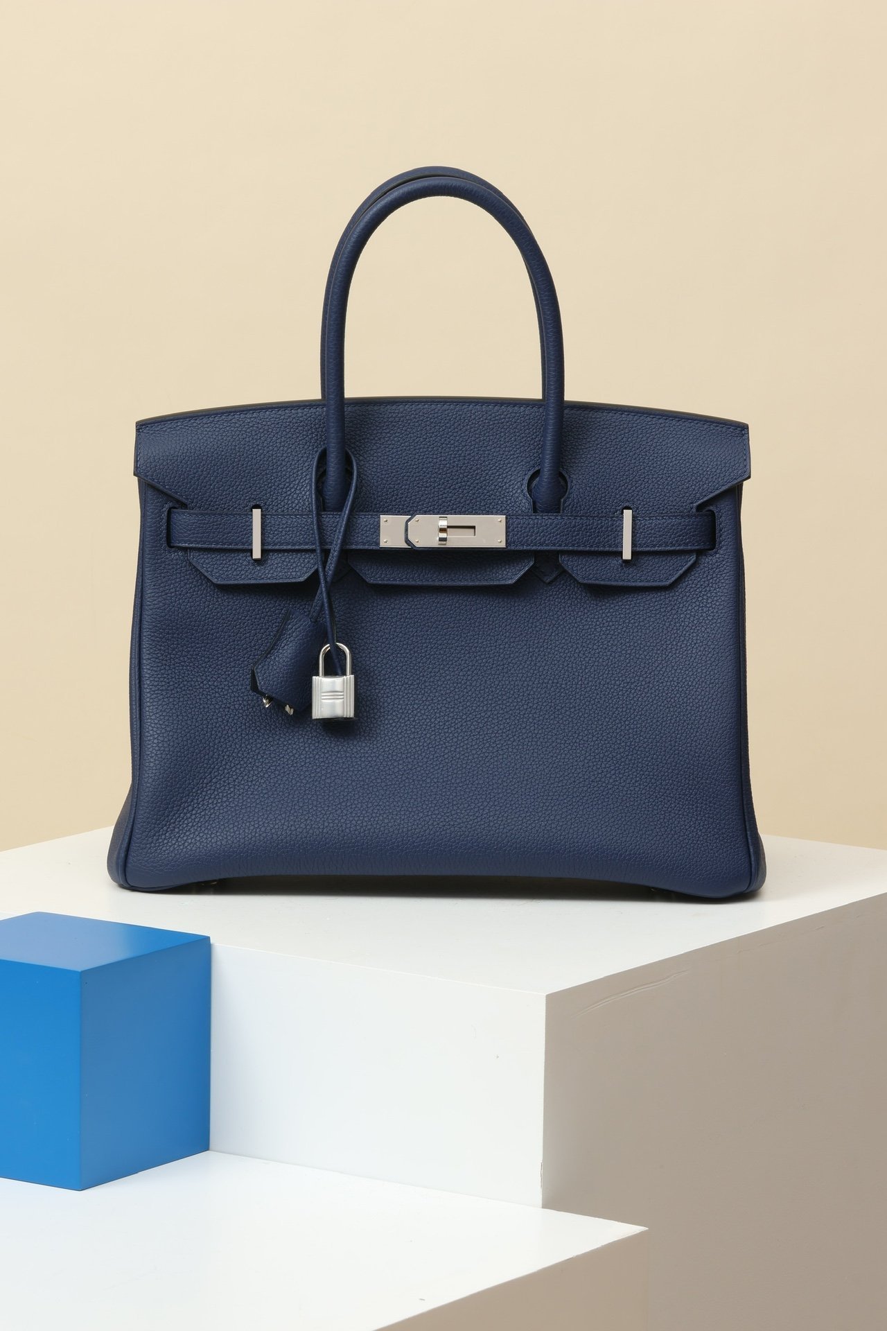 Birkin 30 detail image 1 sourced from womanlvbag.com