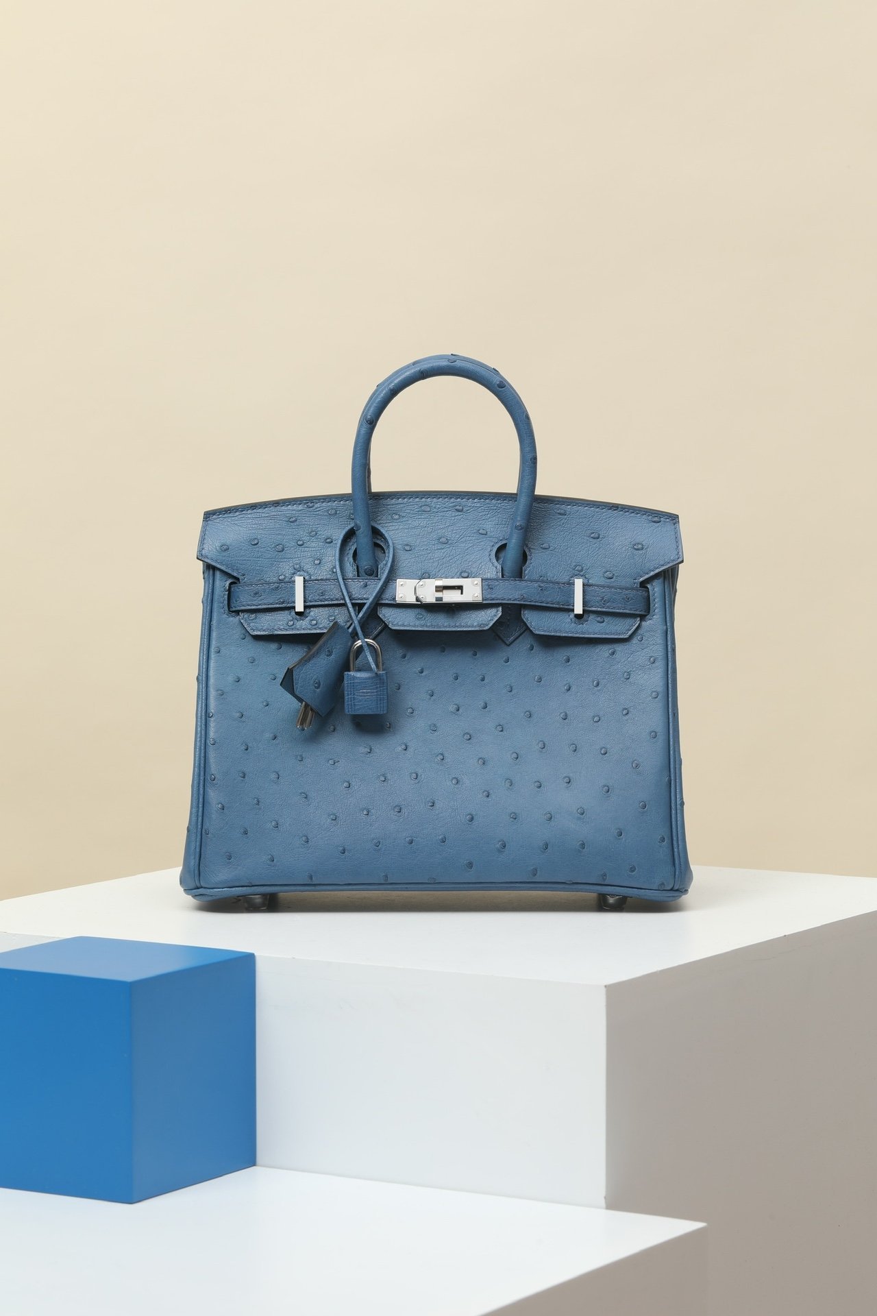 Hermès Birkin 25 detail image 1 sourced from womanlvbag.com