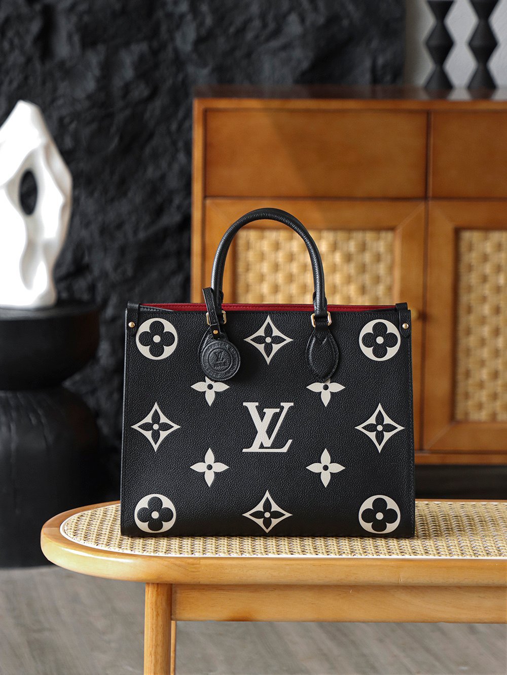 M45495 () detail image 1 sourced from womanlvbag.com