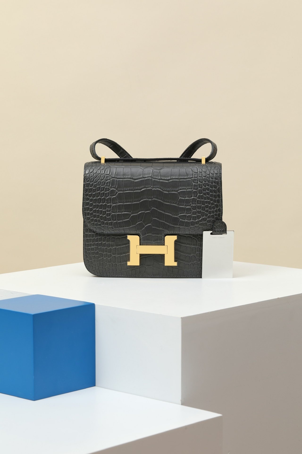 Hermès Constance 19 detail image 1 sourced from womanlvbag.com