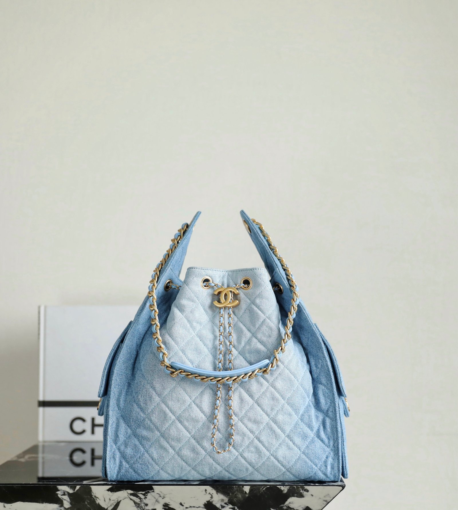 Chanel 25 Medium Hobo Bag in Denim Light Blue detail image 1 sourced from womanlvbag.com