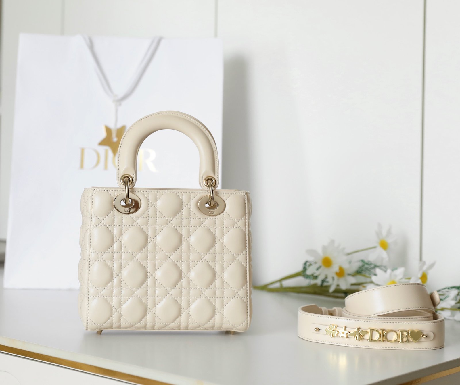 Lady Dior Bag (✦4-Slot✦ Pale Ivory Lambskin with Gold Hardware) detail image 2 sourced from womanlvbag.com