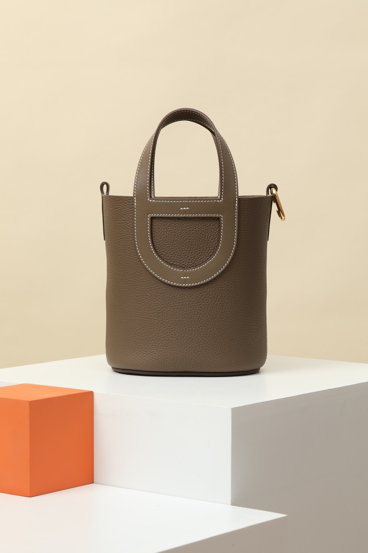 Hermès Picotin Lock 22 Lucky Daisy – TC & Swift Étoupe (18) GHW detail image 1 sourced from womanlvbag.com