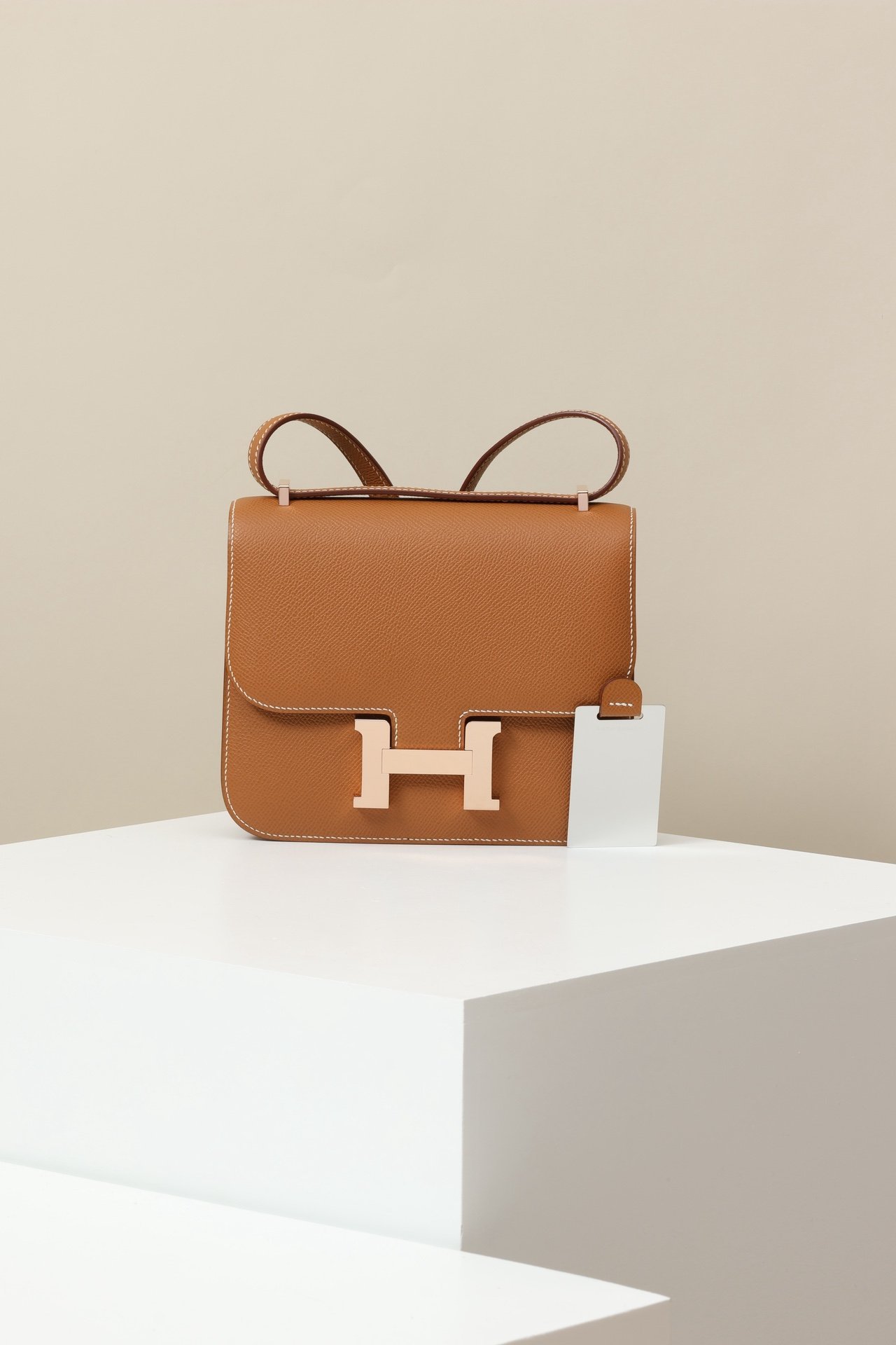 Hermès Constance 19 – Epsom Calfskin 37 Gold RGHW detail image 1 sourced from womanlvbag.com
