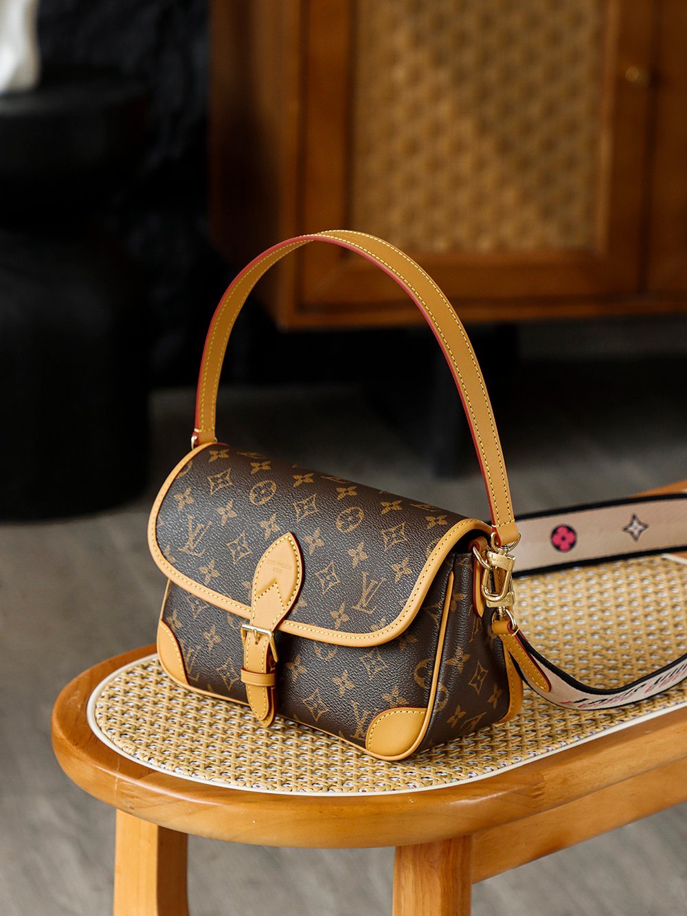 Louis Vuitton Diane Satchel – Monogram Canvas with Bicolor Jacquard Strap (M45985) detail image 2 sourced from womanlvbag.com