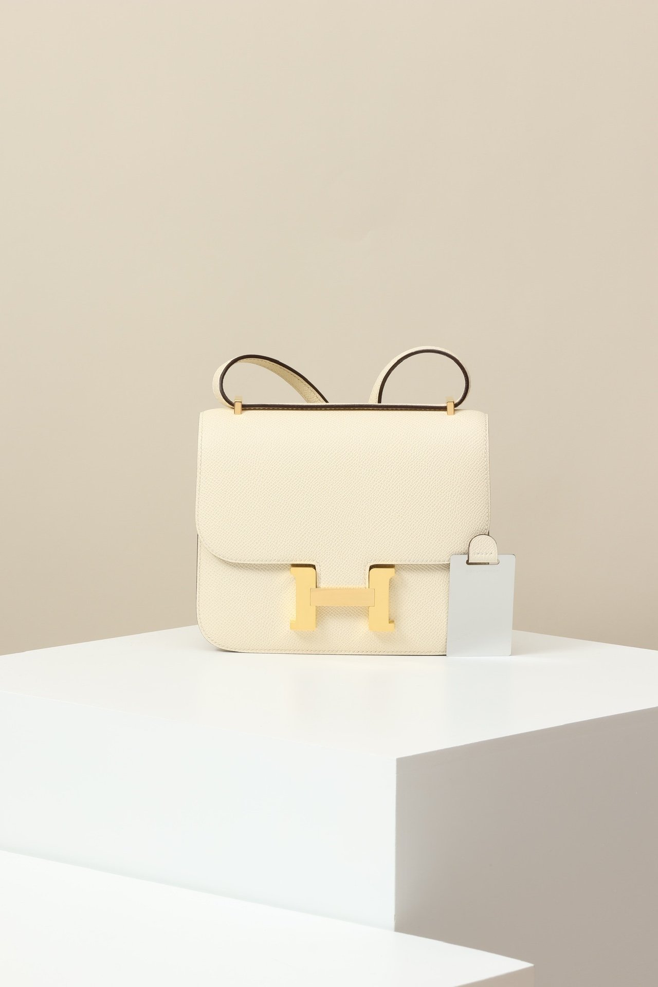 Hermès Constance 19 – Epsom Calfskin I2 Beton GHW detail image 1 sourced from womanlvbag.com