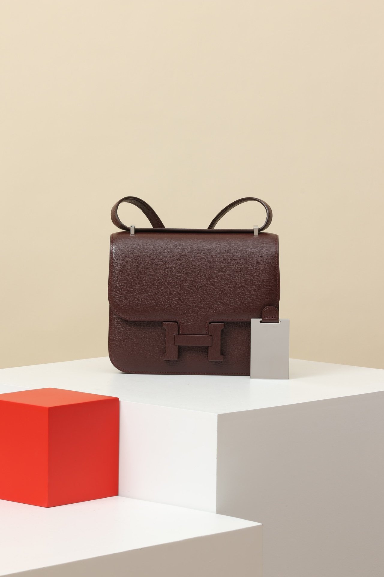 Hermès Constance 19 in OG Rouge Sellier (Saddle Red/Mahogany) detail image 1 sourced from womanlvbag.com