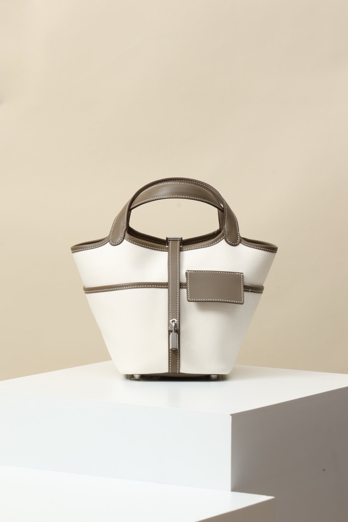 Hermès Picotin Lock 18 Cargo – Swift & Toile Goeland Étoupe (18) PHW detail image 1 sourced from womanlvbag.com
