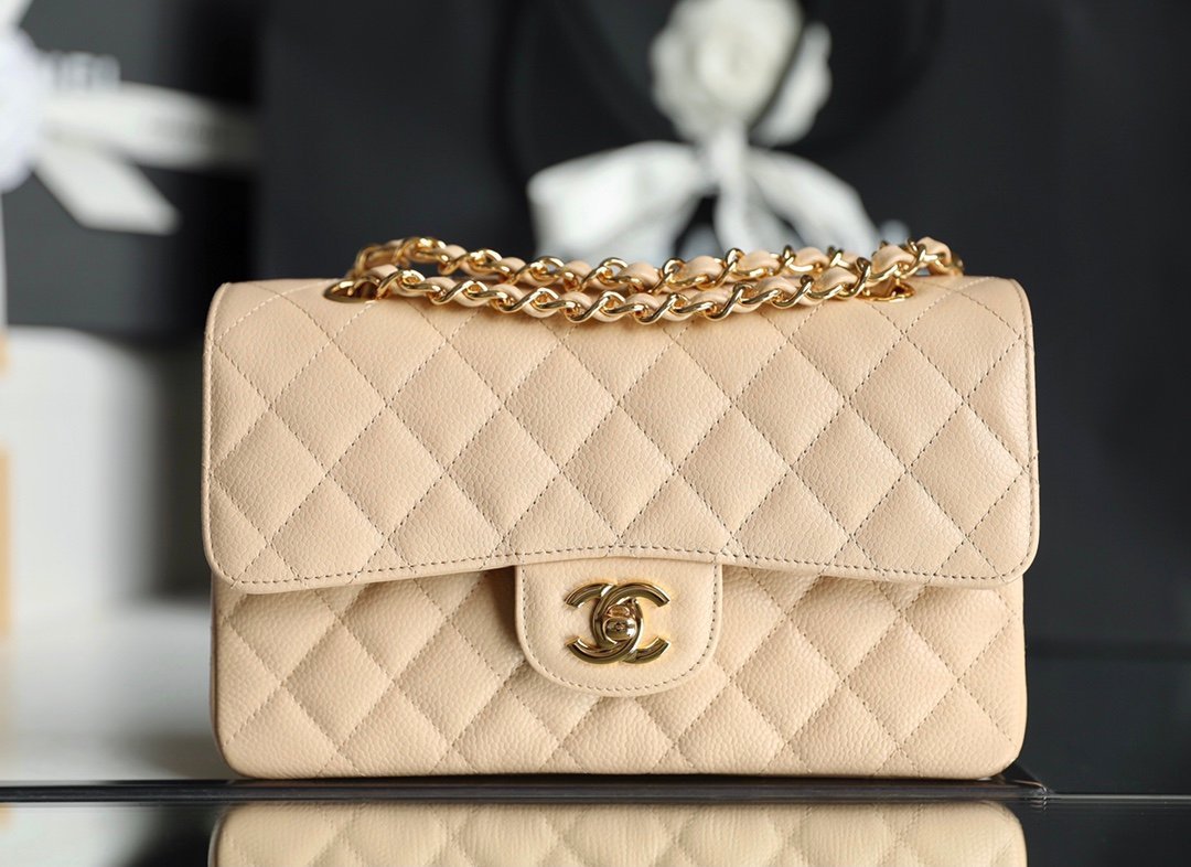 Small Double Flap Bag detail image 1 sourced from womanlvbag.com