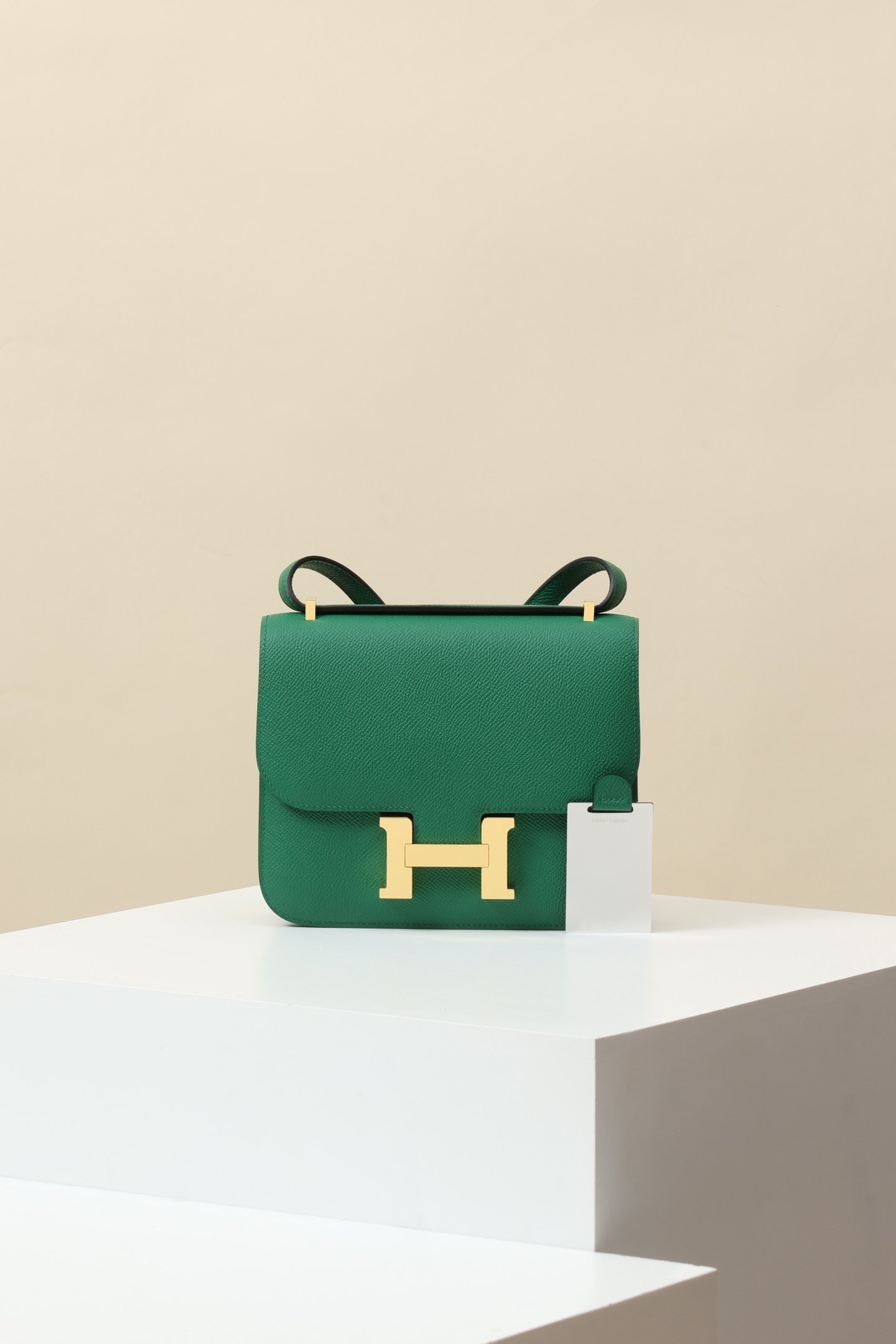 Hermès Constance 19 – Epsom Calfskin 1L Vert Cactus GHW detail image 1 sourced from womanlvbag.com