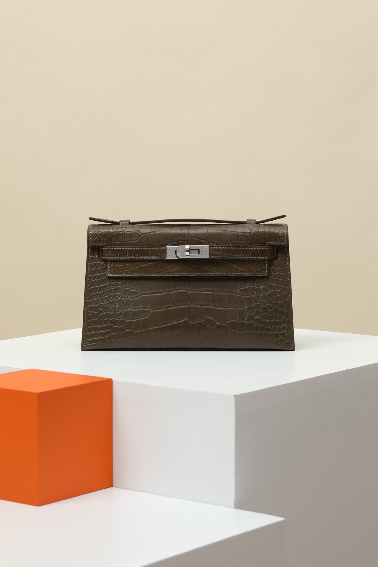 Hermes Mini Kelly 22 (Generation I) detail image 1 sourced from womanlvbag.com