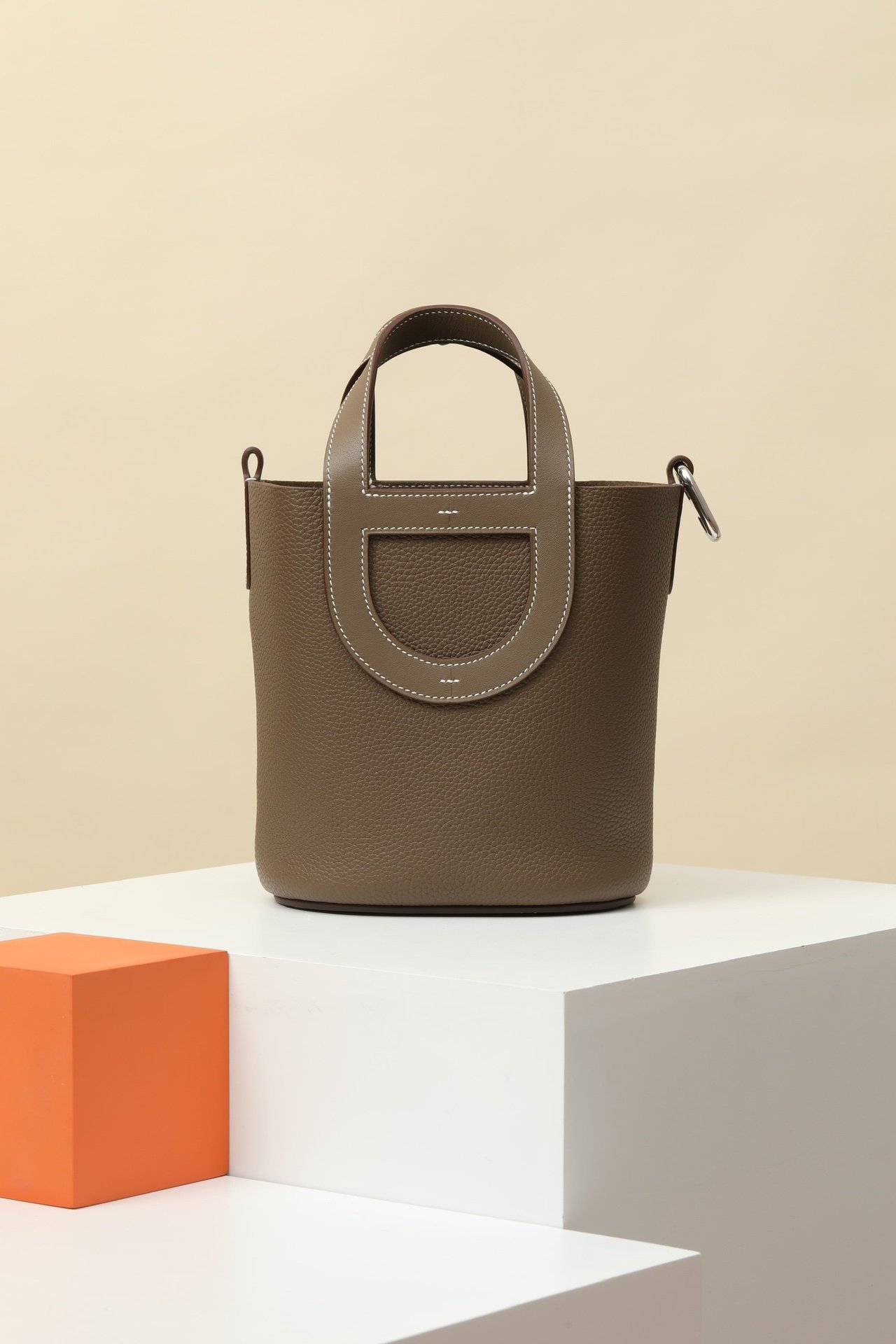Hermès Picotin Lock 22 Lucky Daisy – TC & Swift Étoupe (18) PHW detail image 1 sourced from womanlvbag.com