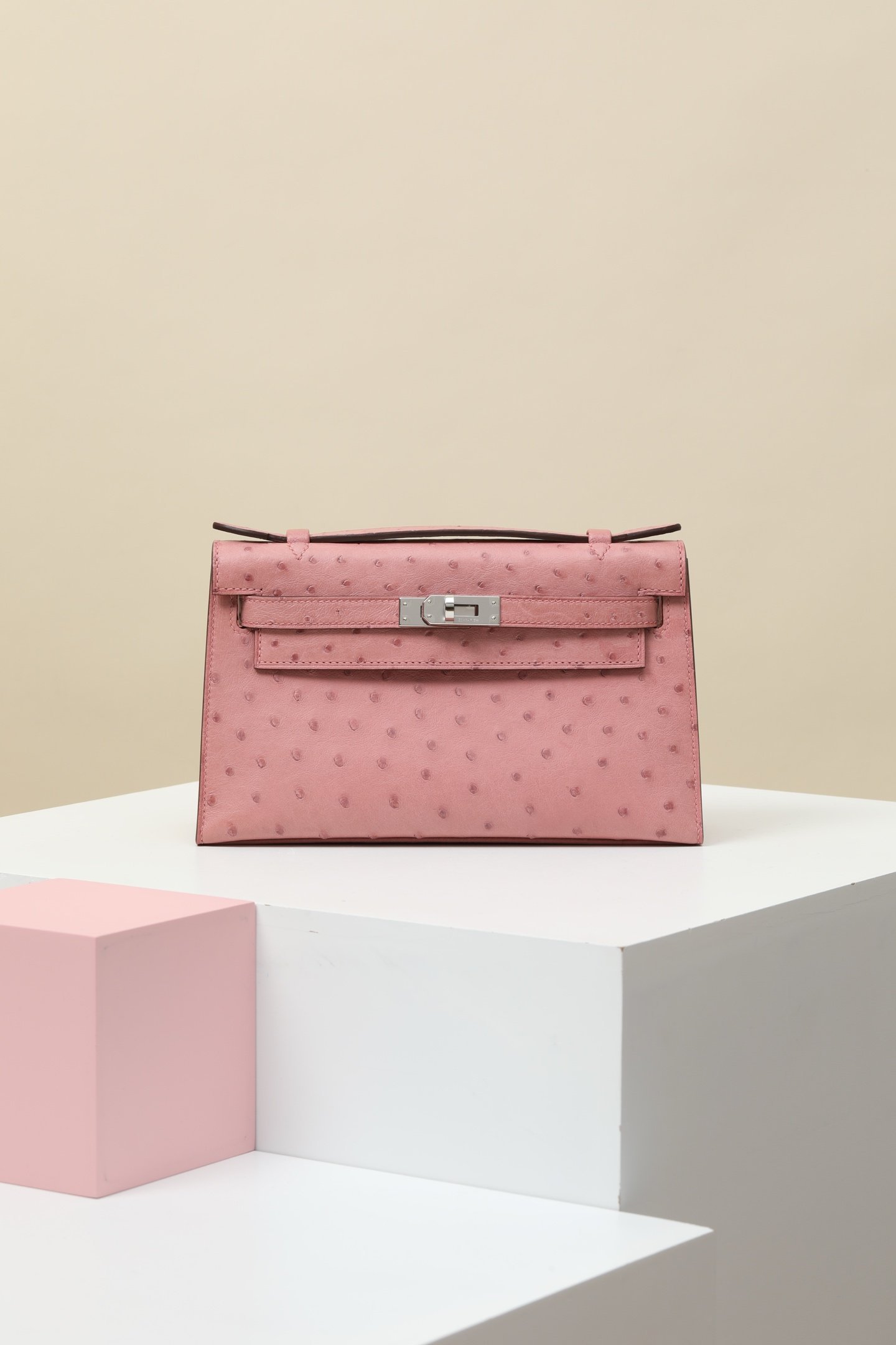 Hermès Mini Kelly 22, Generation I detail image 1 sourced from womanlvbag.com