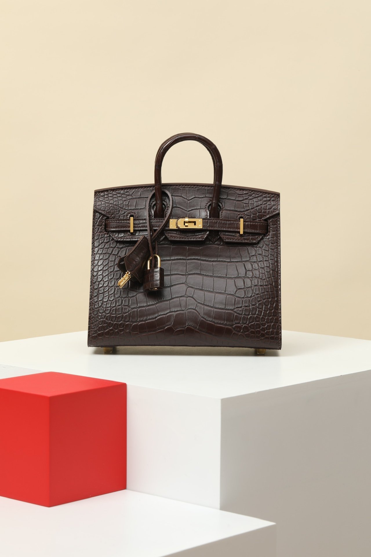 Hermès Birkin 20 detail image 1 sourced from womanlvbag.com