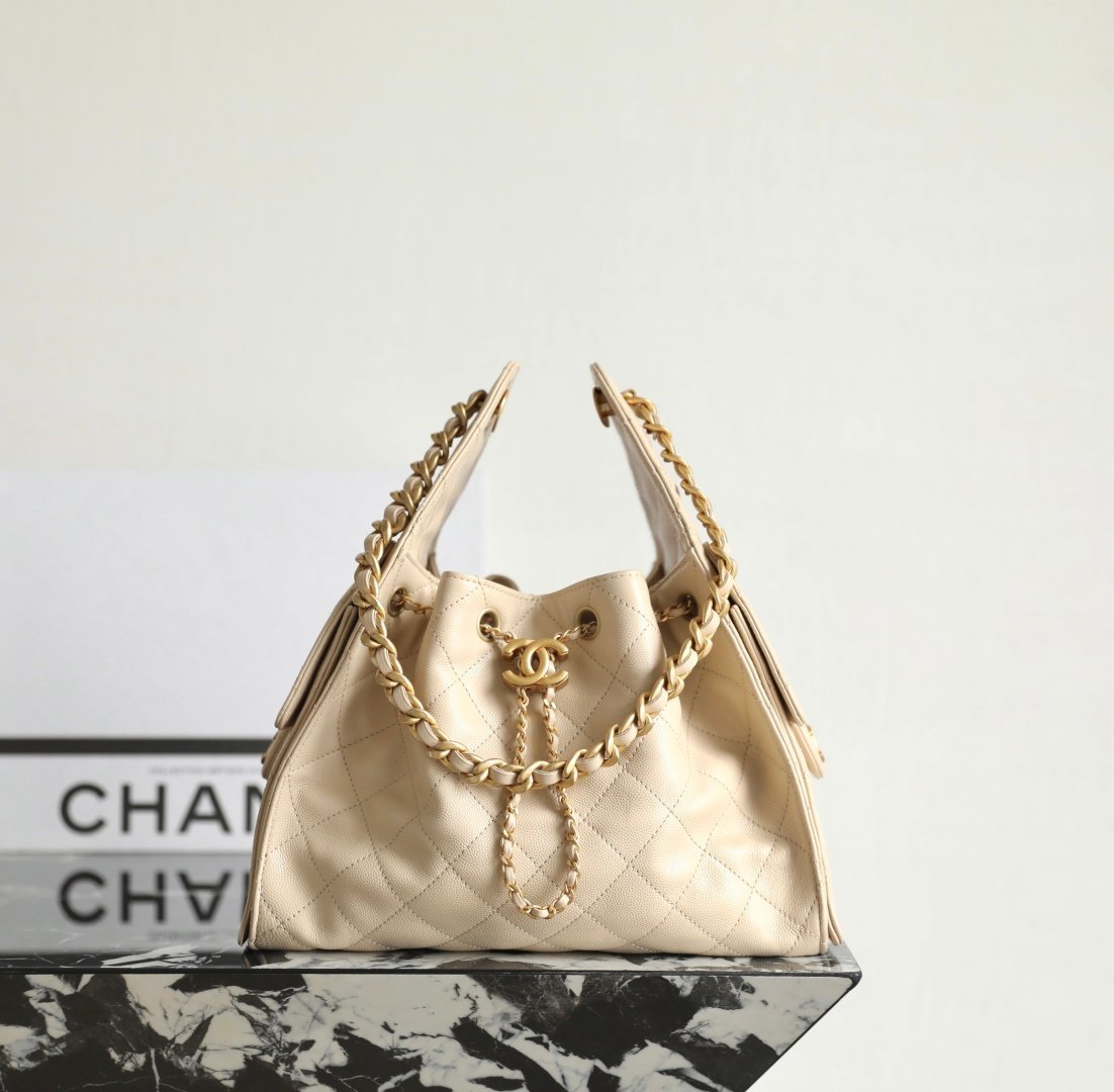 Chanel 25 Small Hobo Bag Light Apricot detail image 1 sourced from womanlvbag.com