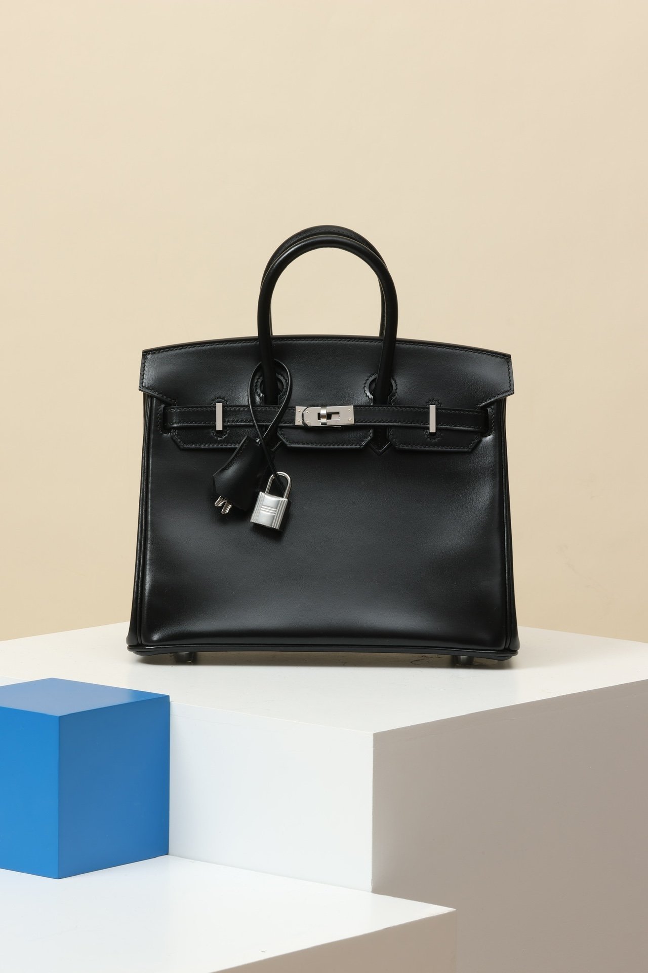 Hermès Birkin 25 detail image 1 sourced from womanlvbag.com