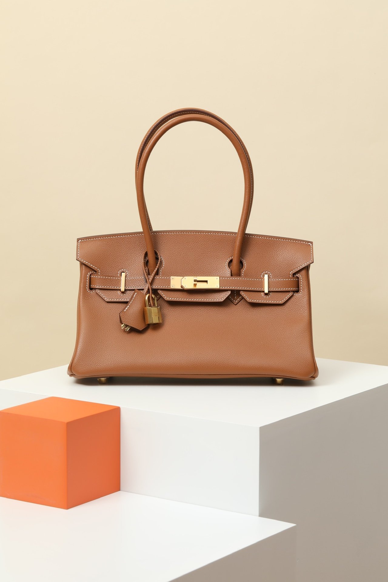 Hermès Birkin 29 (HAC 29) Gold Evergrain GHW detail image 1 sourced from womanlvbag.com