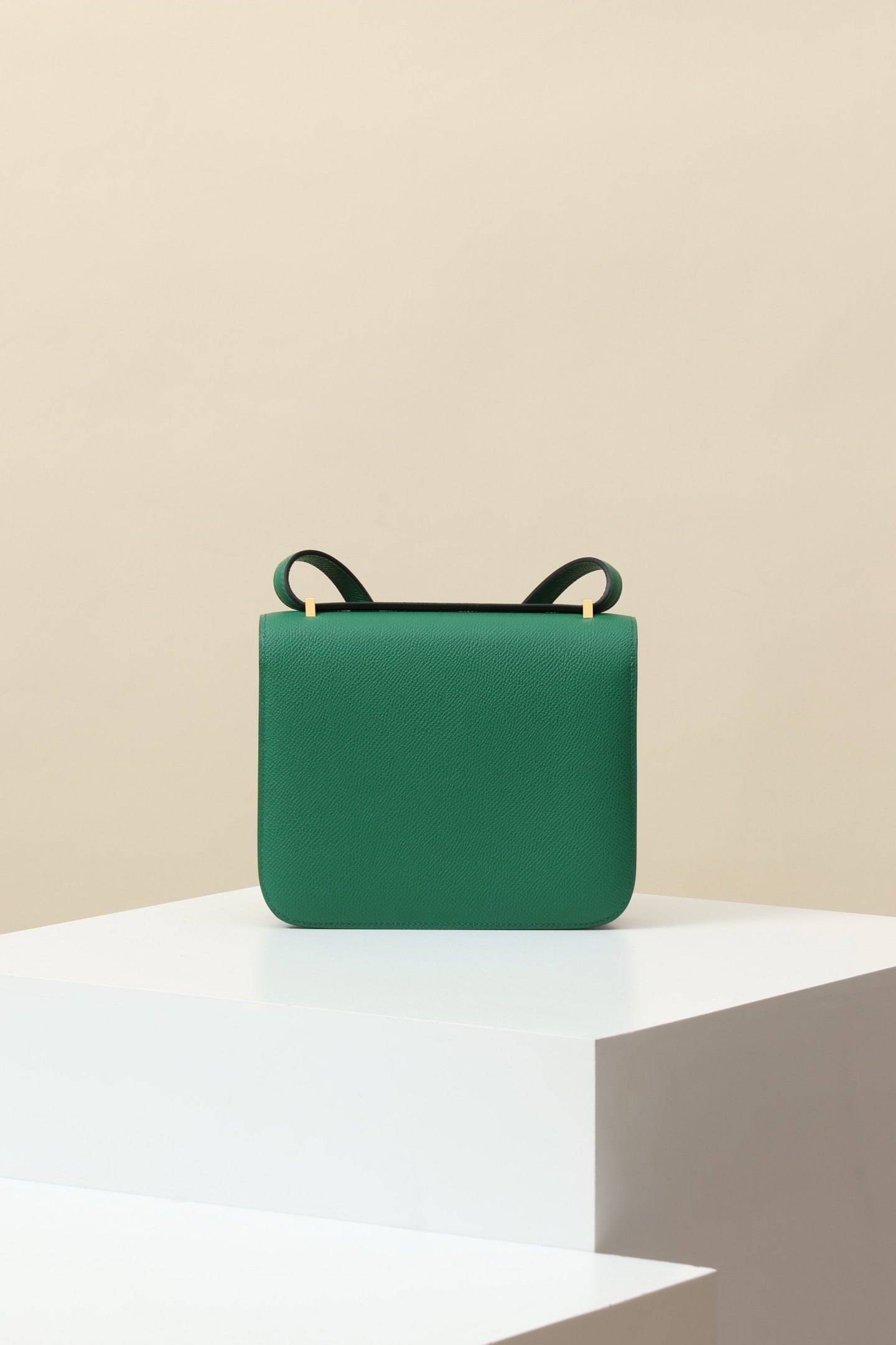 Hermès Constance 19 – Epsom Calfskin 1L Vert Cactus GHW detail image 2 sourced from womanlvbag.com