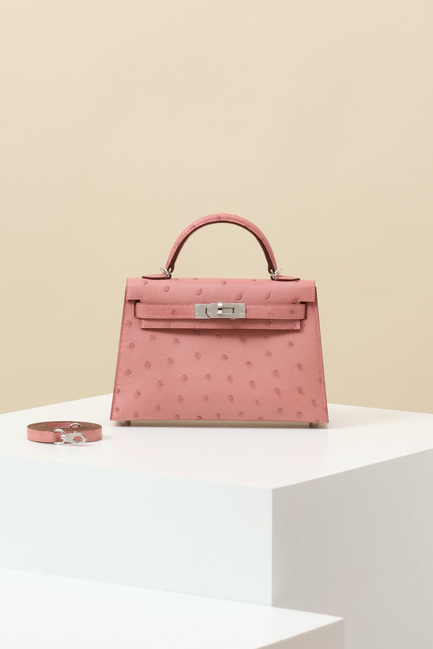 Hermès Mini Kelly II (Generation 2) detail image 1 sourced from womanlvbag.com
