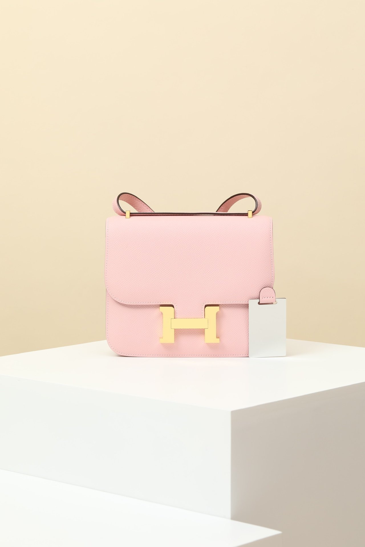 Hermès Constance 19 – Epsom Calfskin 3Q Rose Sakura GHW detail image 1 sourced from womanlvbag.com