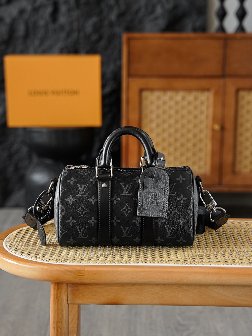 M46271 detail image 1 sourced from womanlvbag.com
