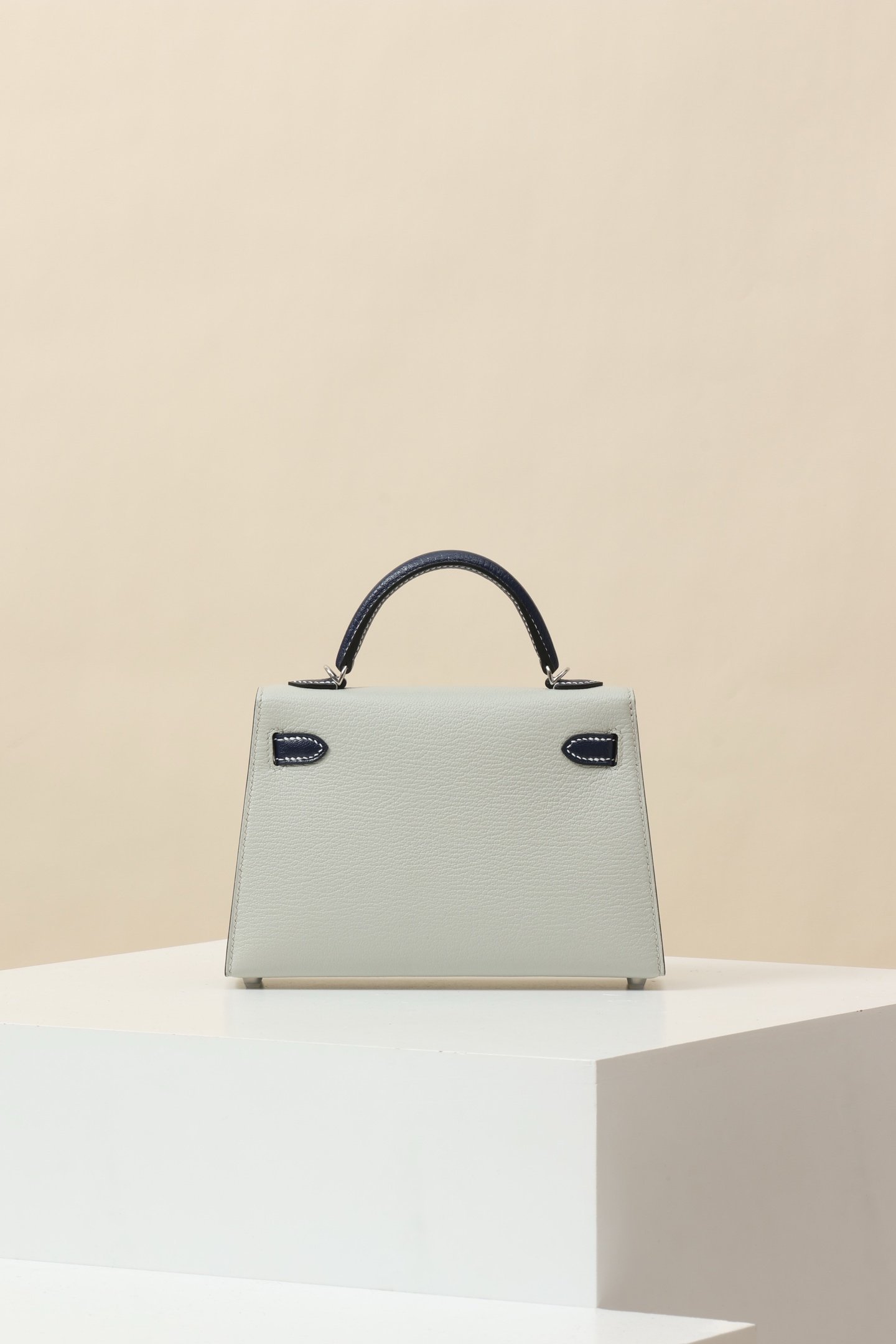 Hermès Mini Kelly II 19 – Chèvre Leather in Gris Perle (80) & Bleu Saphir (73) detail image 2 sourced from womanlvbag.com