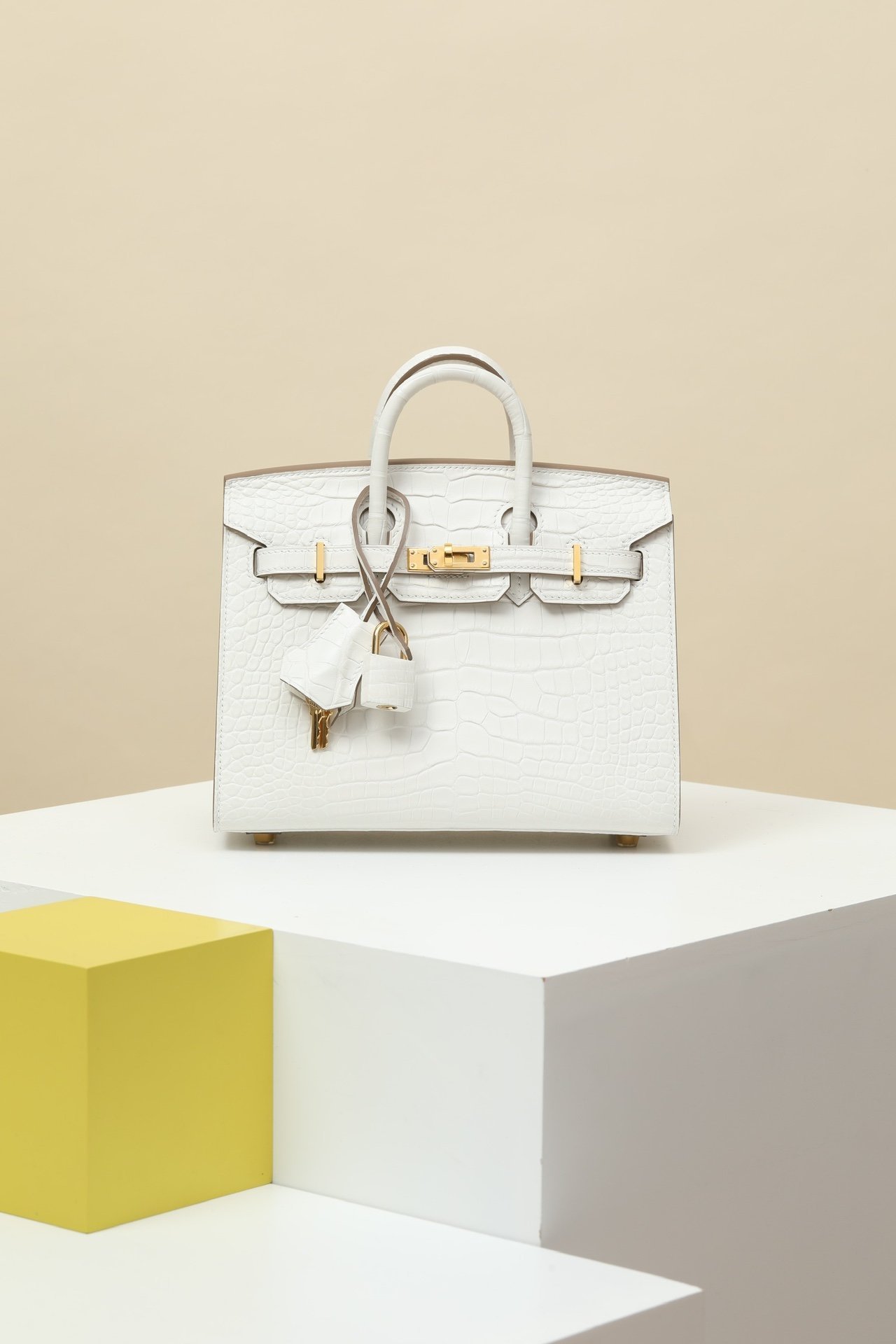 Hermès Birkin 20 Matte Alligator Beton I2 GHW detail image 1 sourced from womanlvbag.com