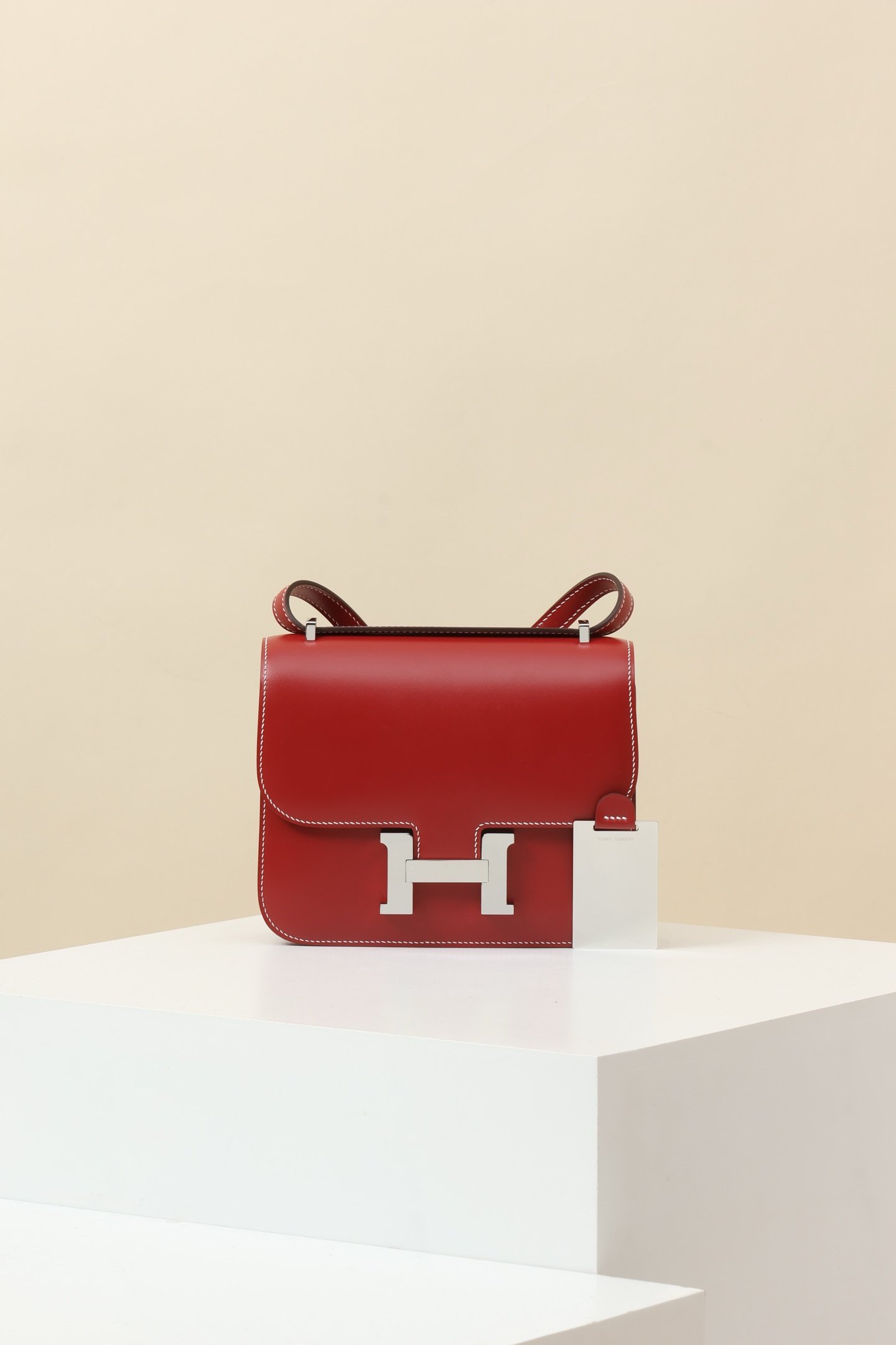 Hermès Constance 19 detail image 1 sourced from womanlvbag.com
