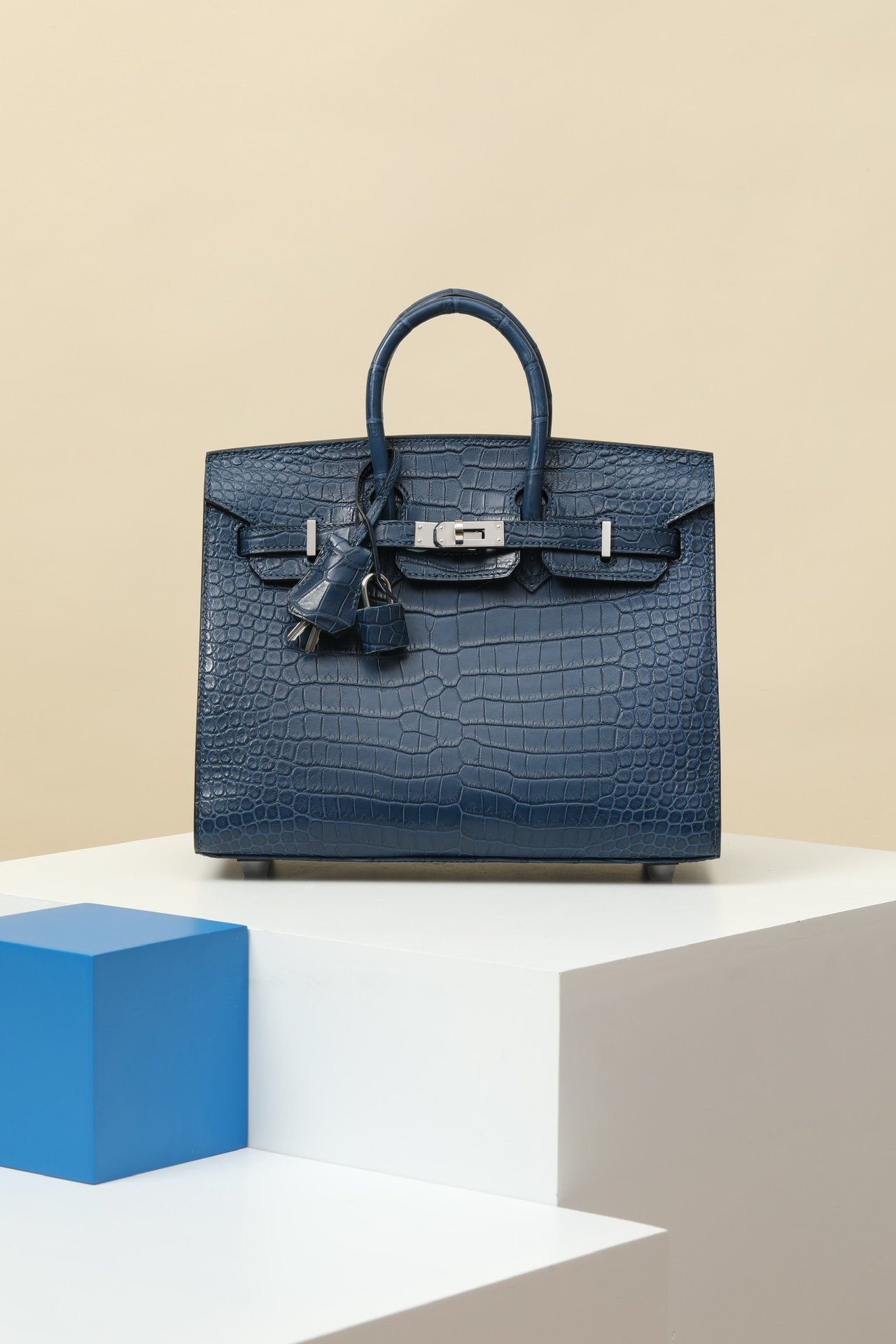 Hermès Birkin 25 Matte Porosus Crocodile Bleu Aï PHW detail image 1 sourced from womanlvbag.com
