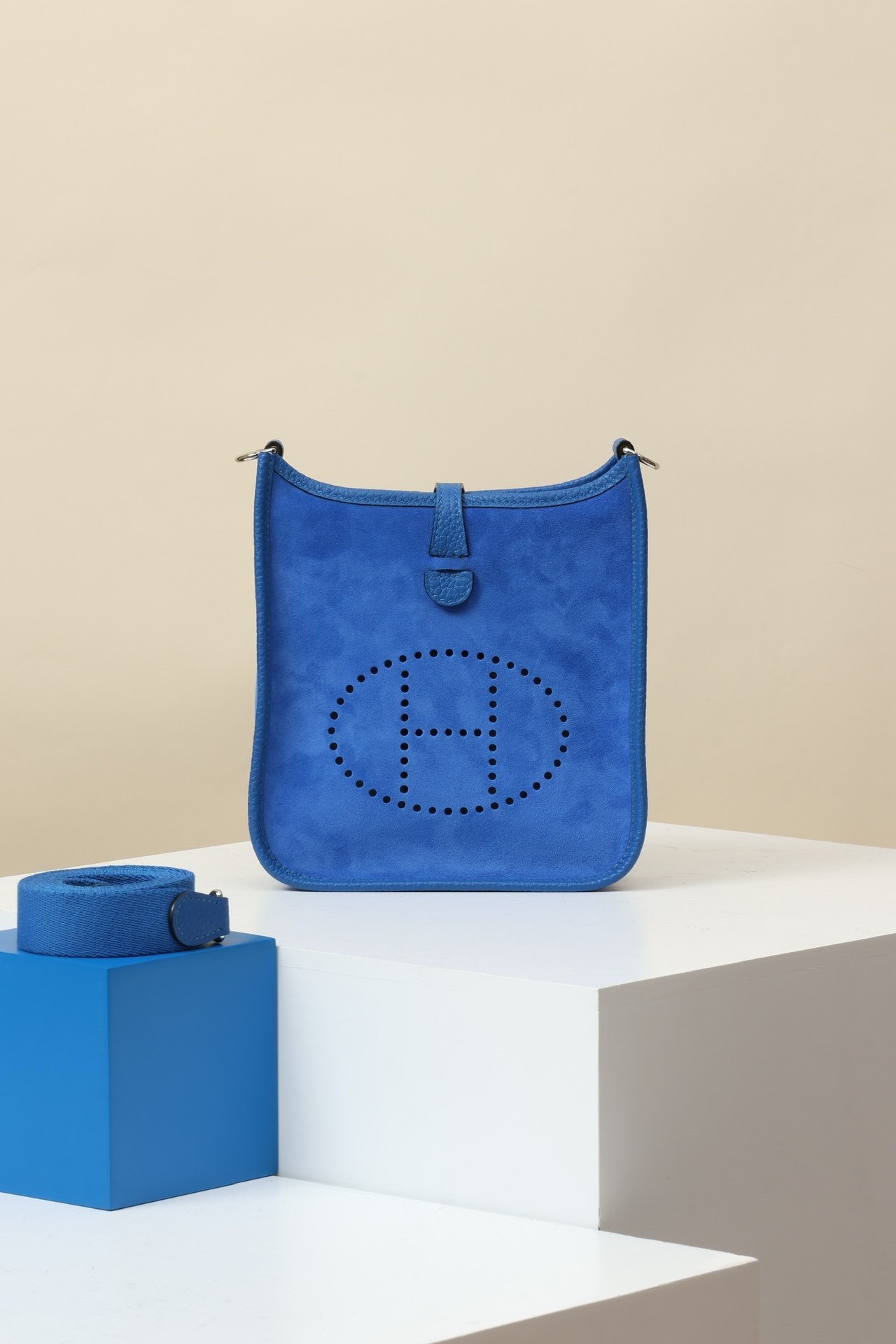 Hermès Evelyne 16 (TPM) detail image 1 sourced from womanlvbag.com