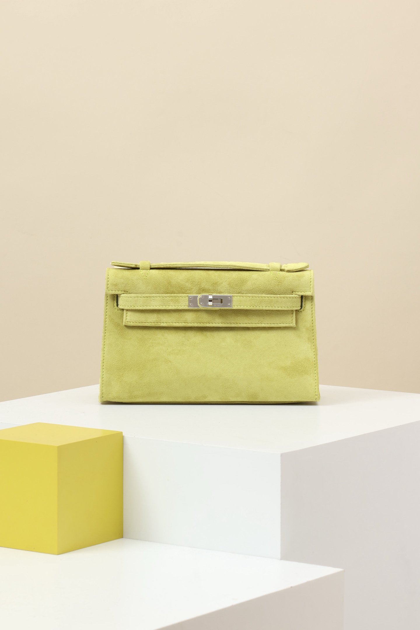 Hermès Mini Kelly 22, Generation I detail image 1 sourced from womanlvbag.com