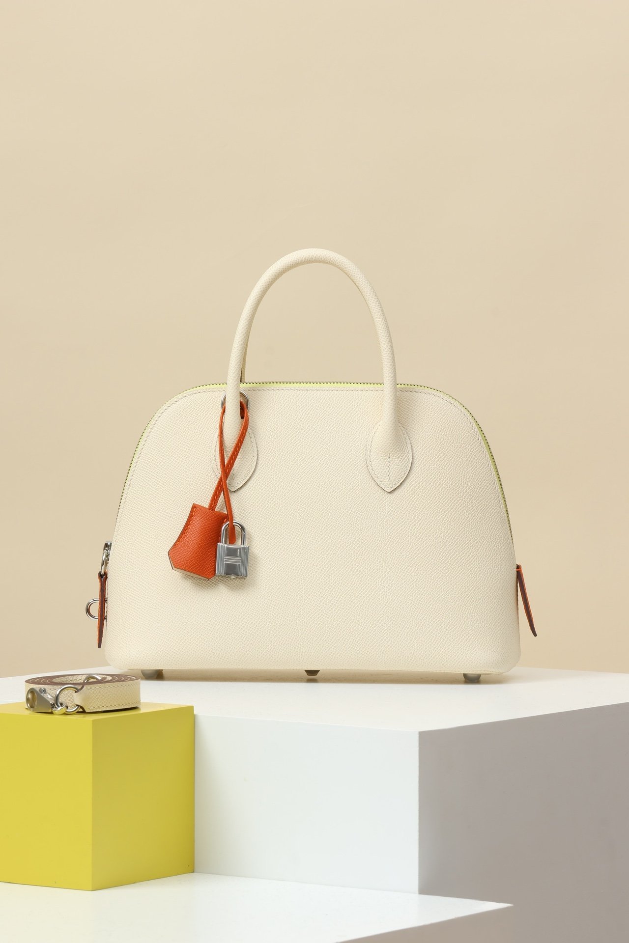 Bolide 1923 25 detail image 1 sourced from womanlvbag.com