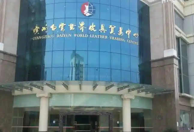 Hermès Hac à Dos GM in 4B Biscuit (4B) detail image 2 sourced from womanlvbag.com