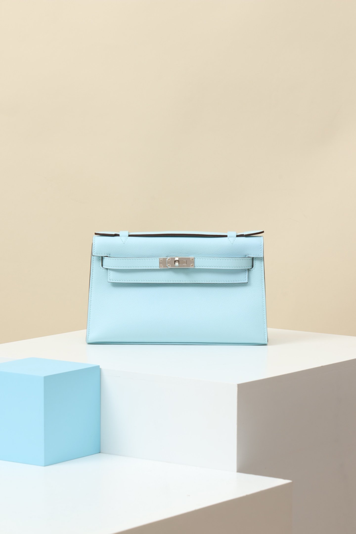Hermès Mini Kelly 22 (Generation I) detail image 1 sourced from womanlvbag.com