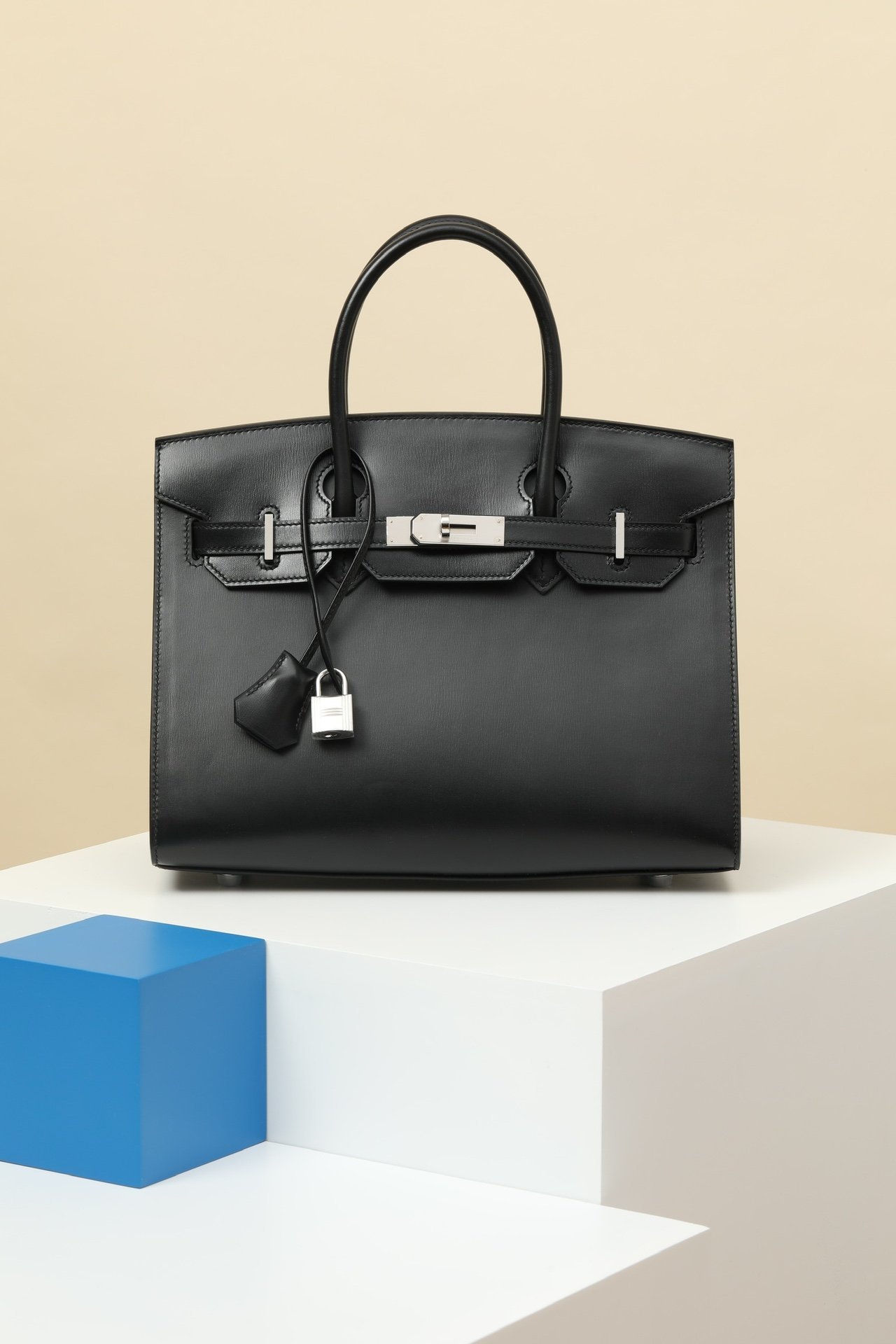 Hermès Birkin 30 detail image 1 sourced from womanlvbag.com