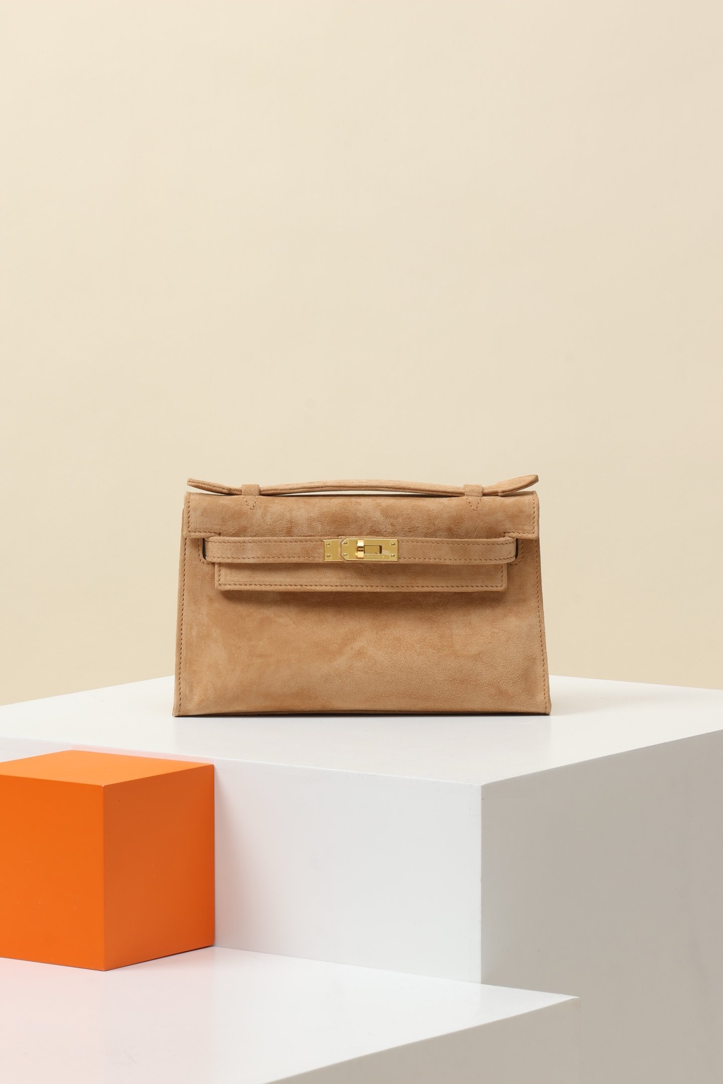 Hermès Mini Kelly 22 (Generation I) detail image 1 sourced from womanlvbag.com