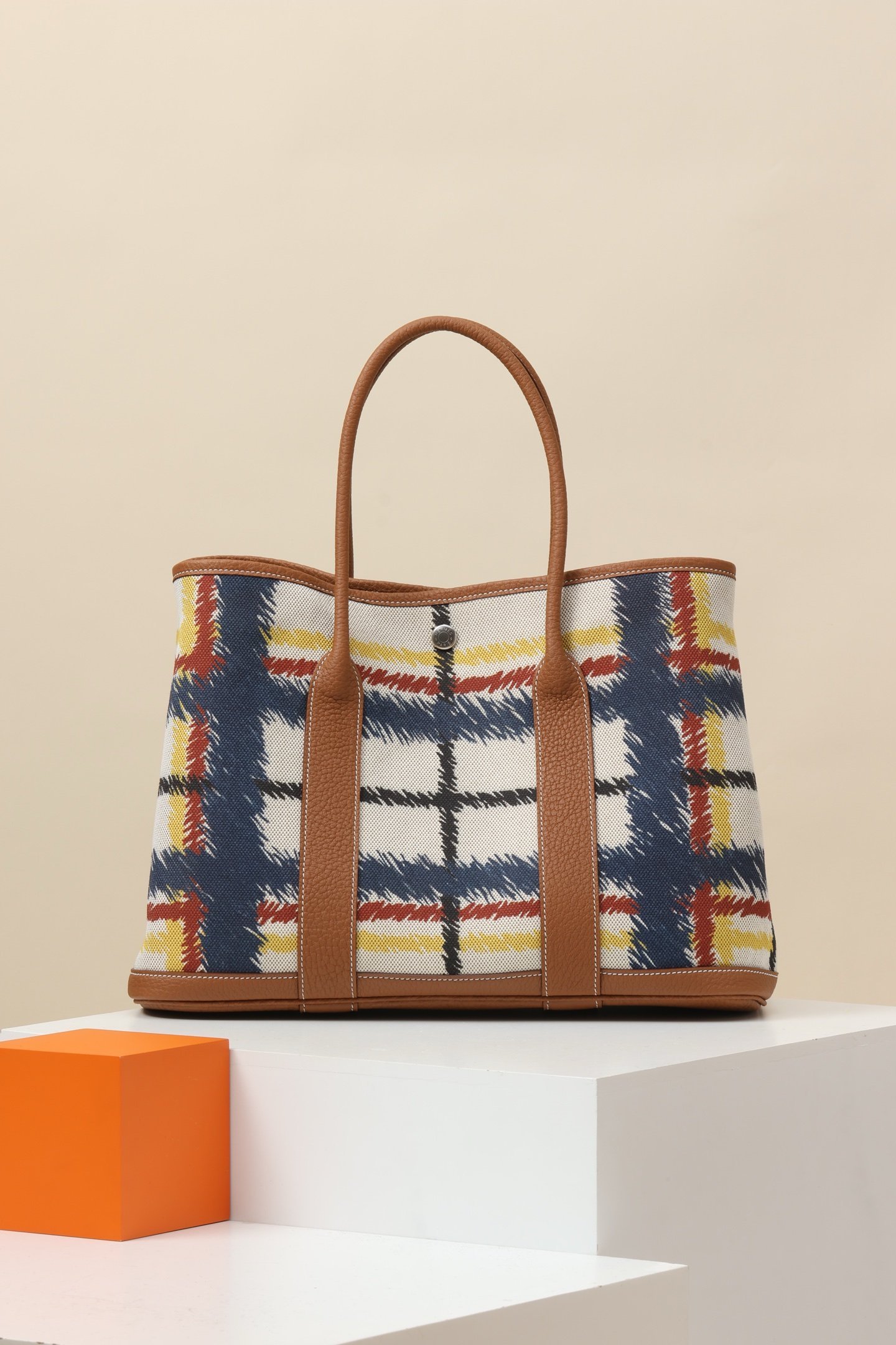 Hermès Garden Party 36 tote bag detail image 1 sourced from womanlvbag.com