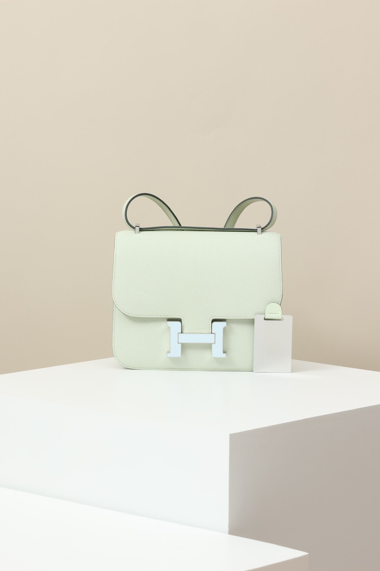 Hermès Constance 19 in 0S Vert Fizz (Bubble Green/Mint) detail image 1 sourced from womanlvbag.com