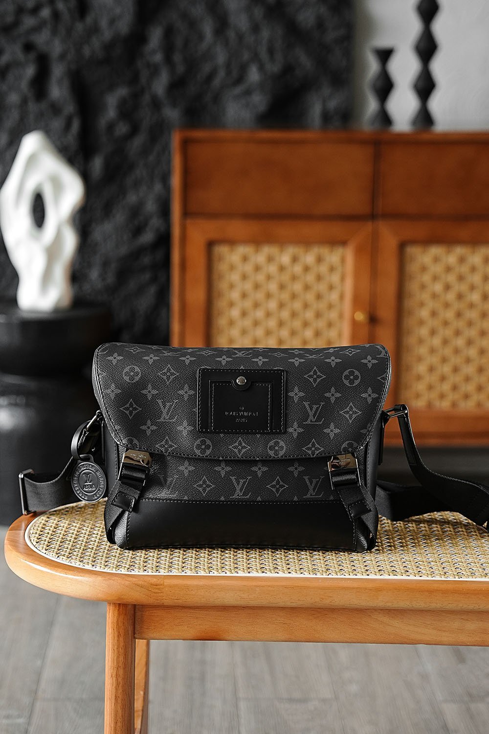 M40511, featuring NFC chip for authentication detail image 1 sourced from womanlvbag.com