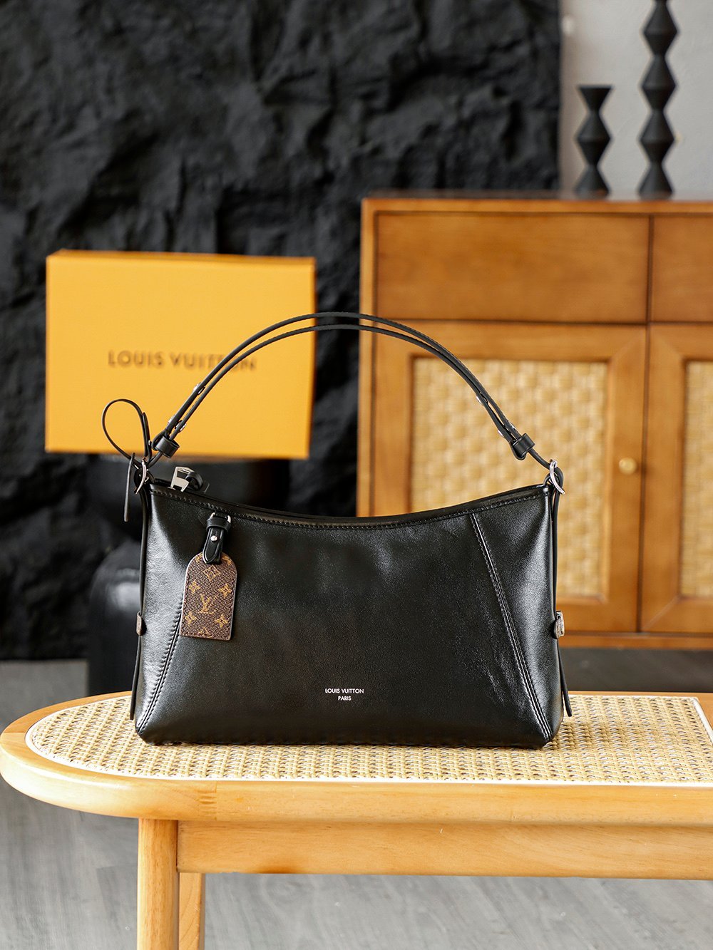 Louis Vuitton Carryall detail image 1 sourced from womanlvbag.com