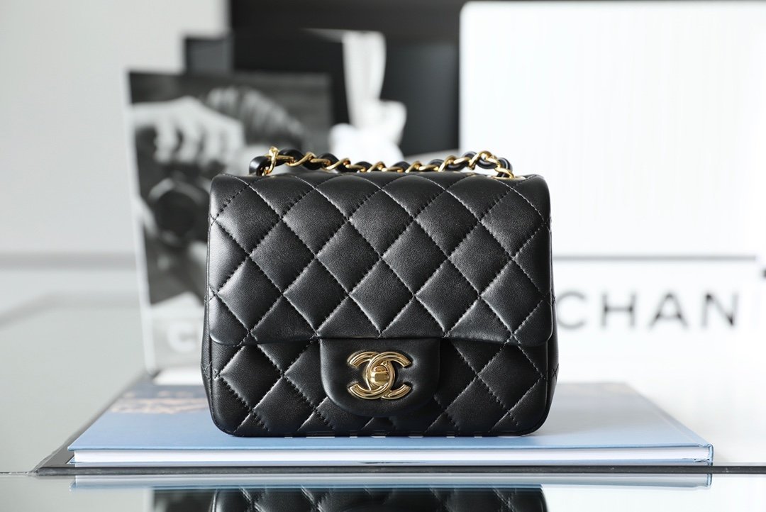 CHANEL Mini Square Classic Flap Bag, nicknamed 'Square Fatty' detail image 1 sourced from womanlvbag.com