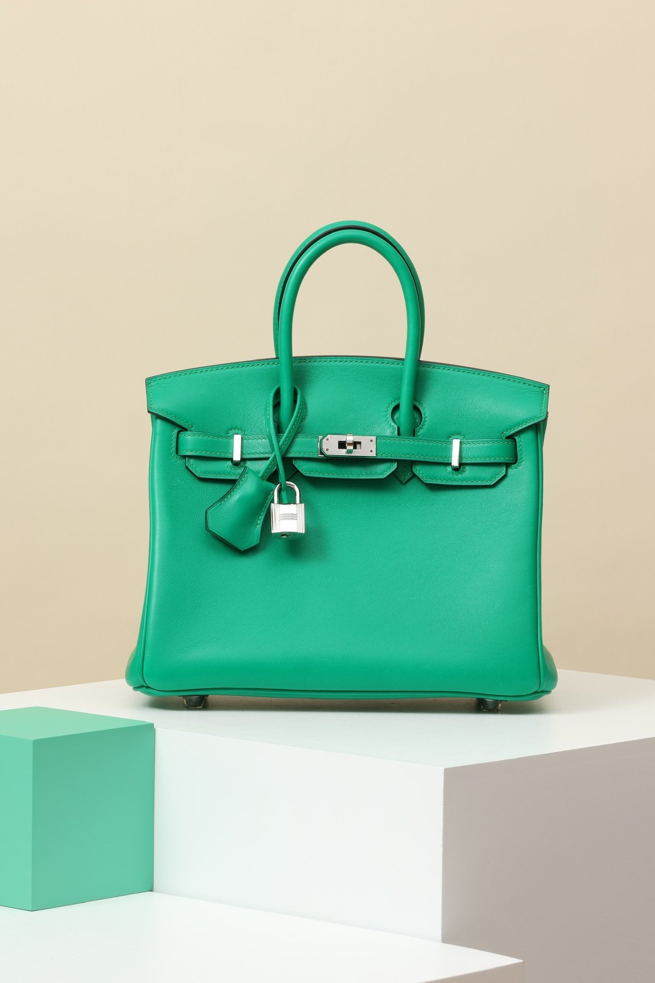 Hermès Birkin 25 detail image 1 sourced from womanlvbag.com