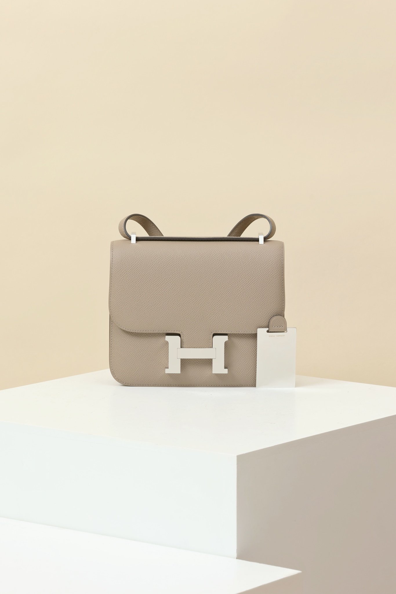 Hermès Constance 19 – Epsom Calfskin M8 Gris Asphalte PHW detail image 1 sourced from womanlvbag.com