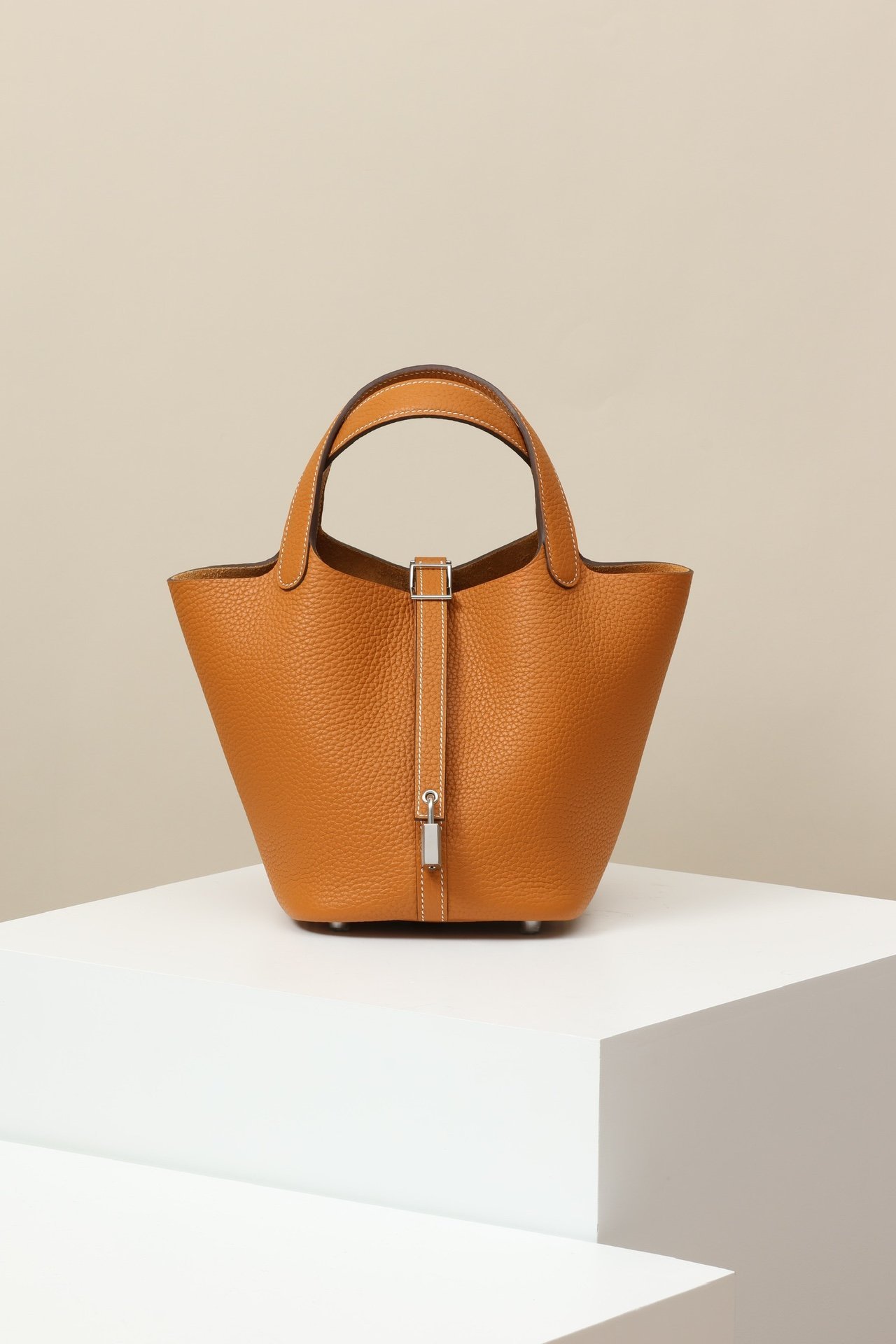 Hermès Picotin Lock 18 – Taurillon Clemence 1H Toffee PHW detail image 1 sourced from womanlvbag.com