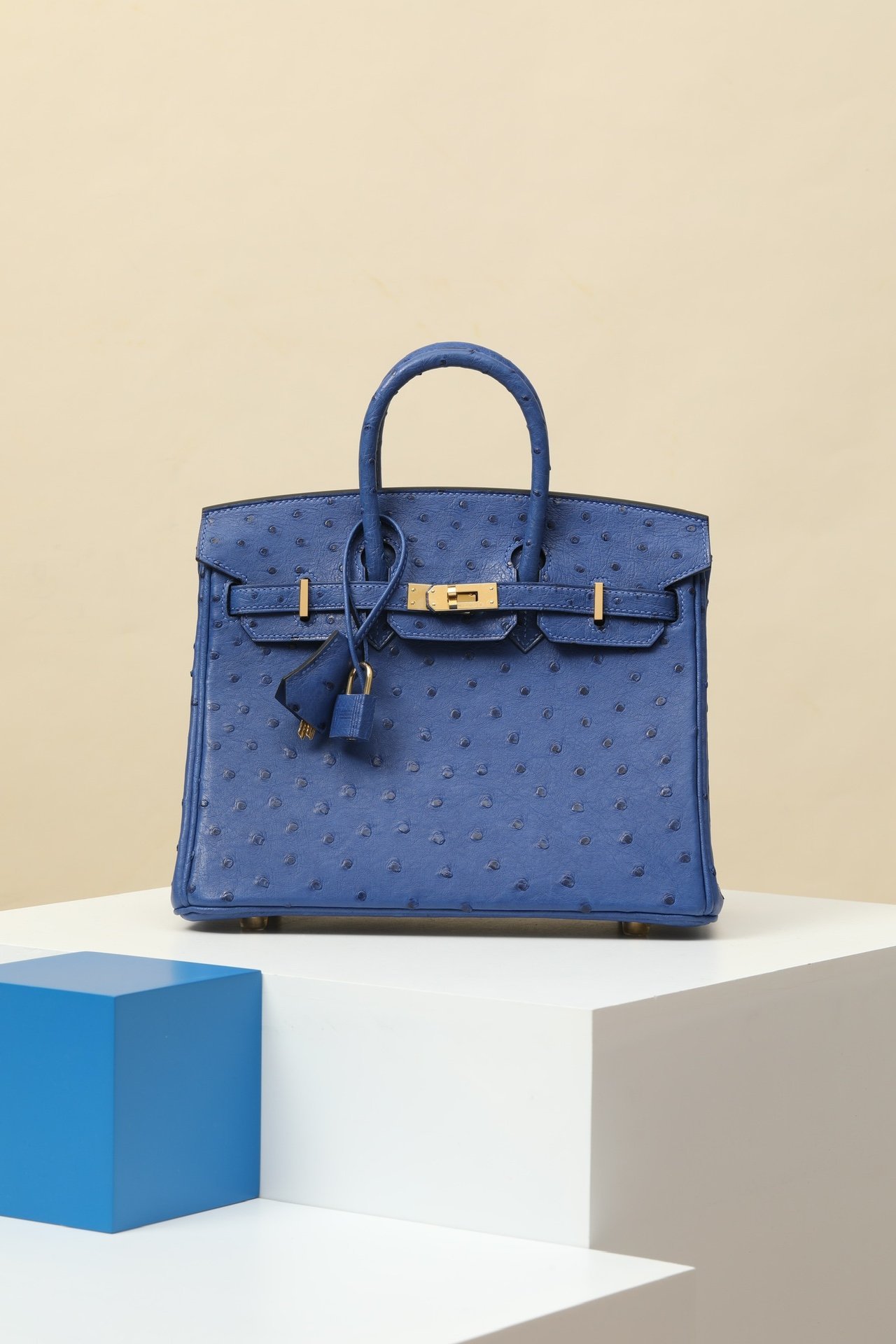 Hermès Birkin 25 detail image 1 sourced from womanlvbag.com