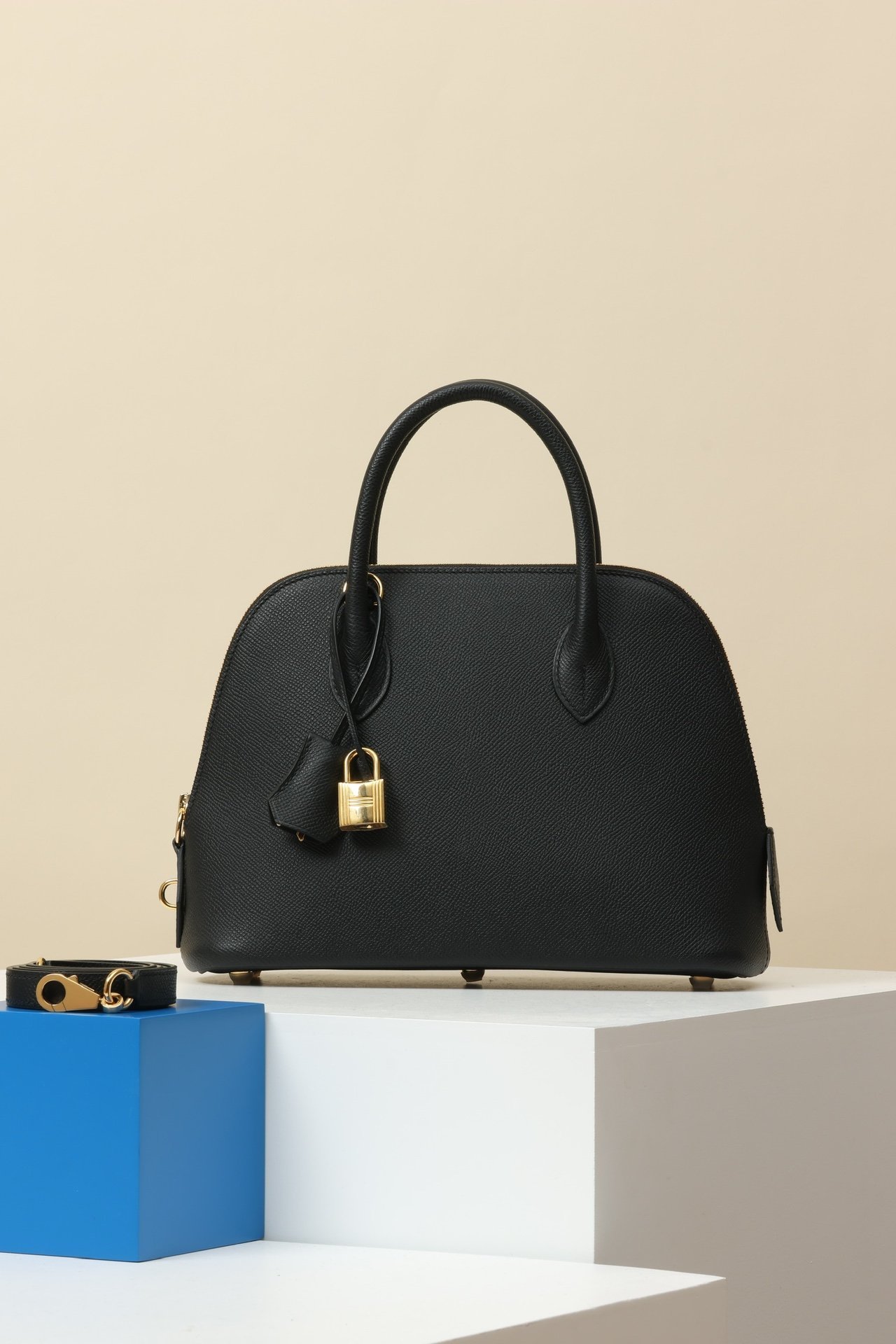 Bolide 1923 25 detail image 1 sourced from womanlvbag.com