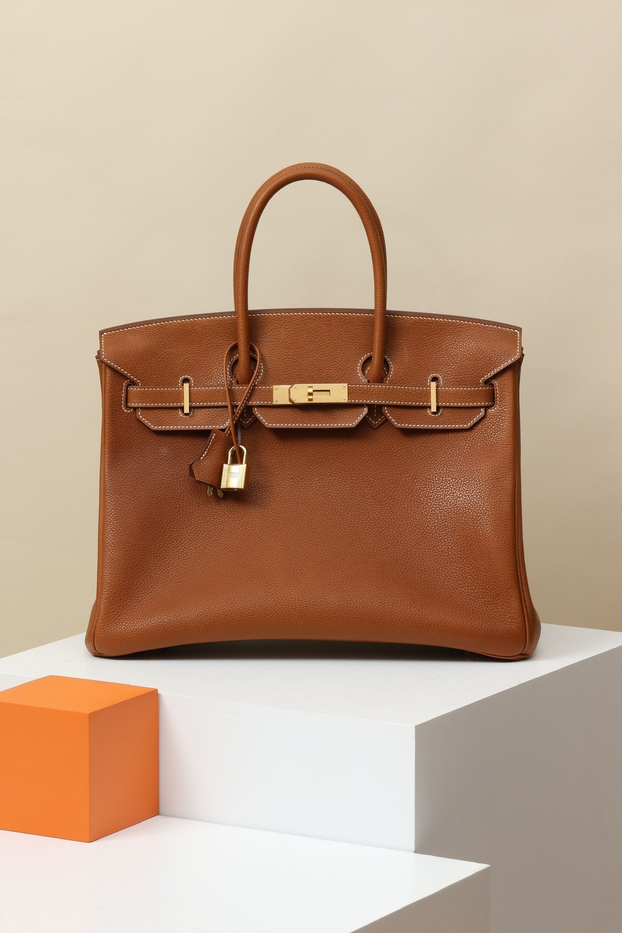 Hermès Birkin 35 detail image 1 sourced from womanlvbag.com